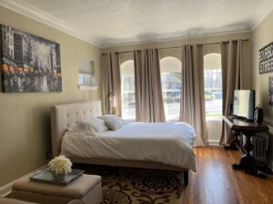 Akron Ohio AirBnB Vintage Charming Studio