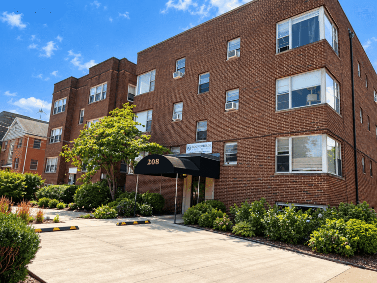 208 N Portage Path Akron OH Roundhouse Apartments