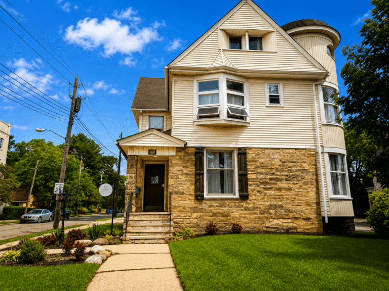 705 West Market Street Akron Ohio 44303 Roundhouse Apartments